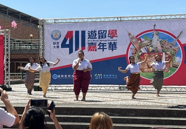 Traditional Thai Dance Performance